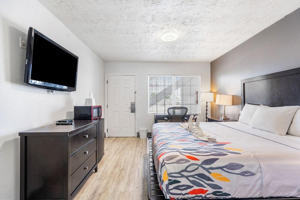 Budgetel Inn and Suite photo 9