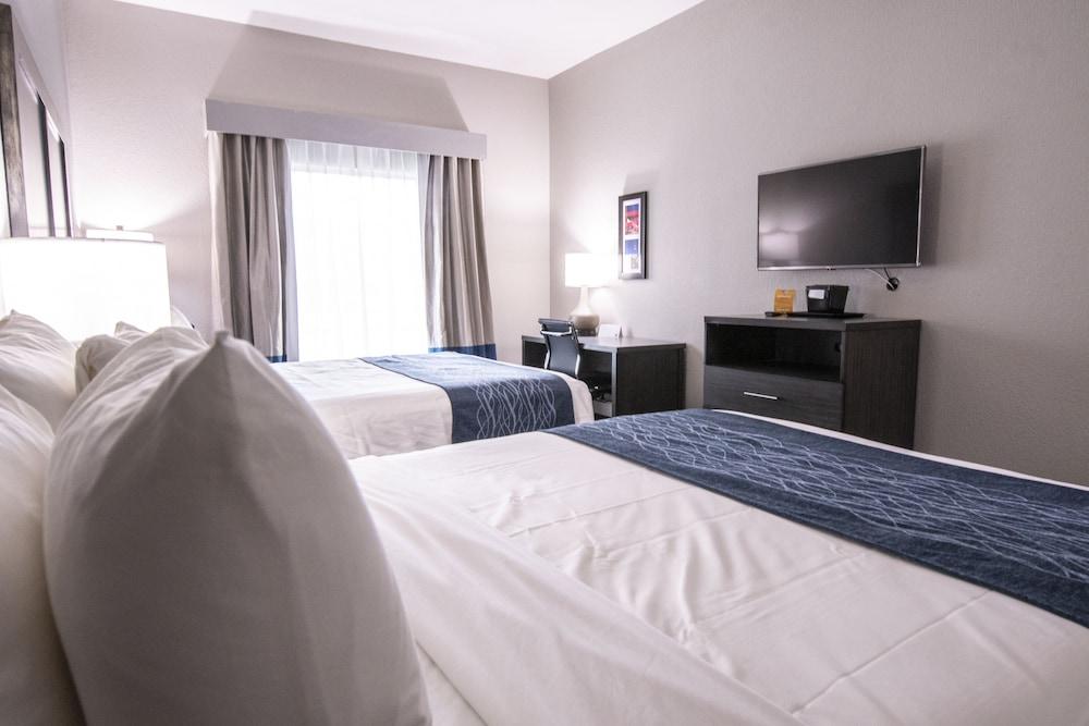 Comfort Inn and Suites Near Medical Center photo 13