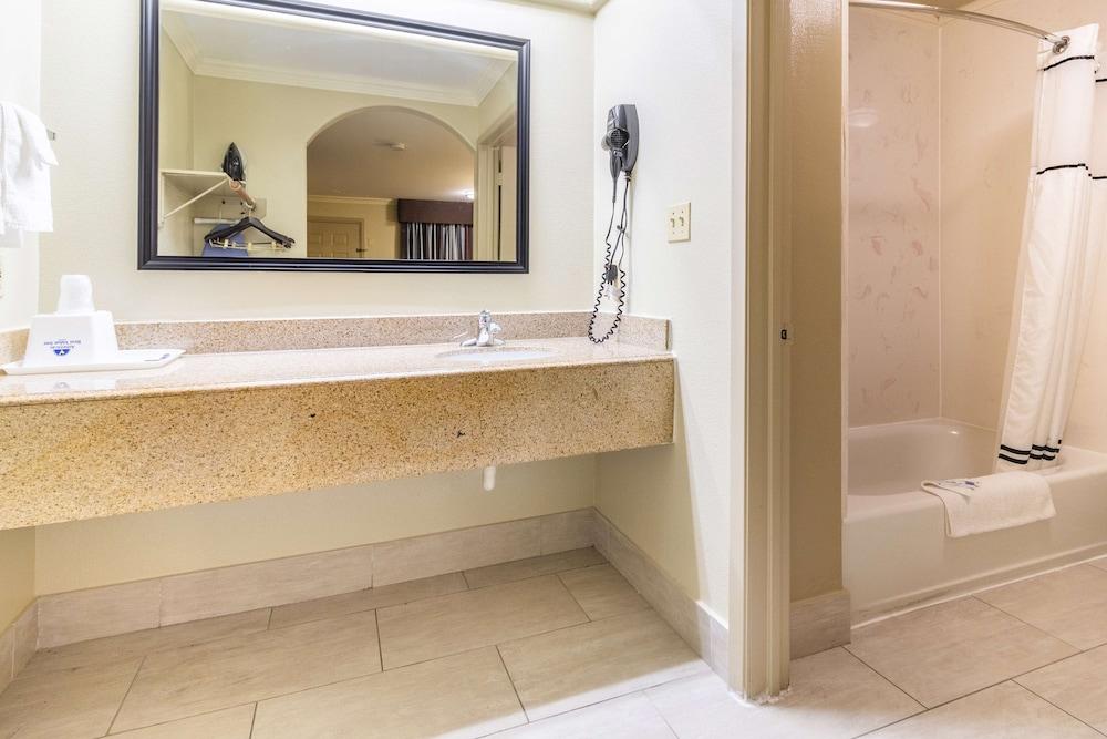 Americas Best Value Inn Houston Heights at I-45 photo 29