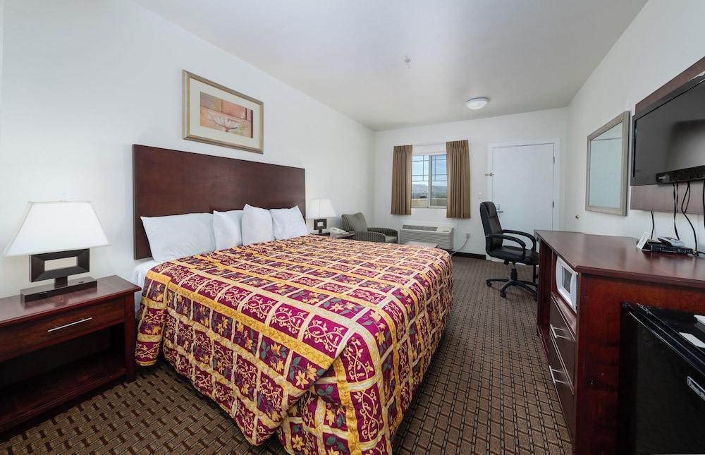 America Inn & Suites photo 17