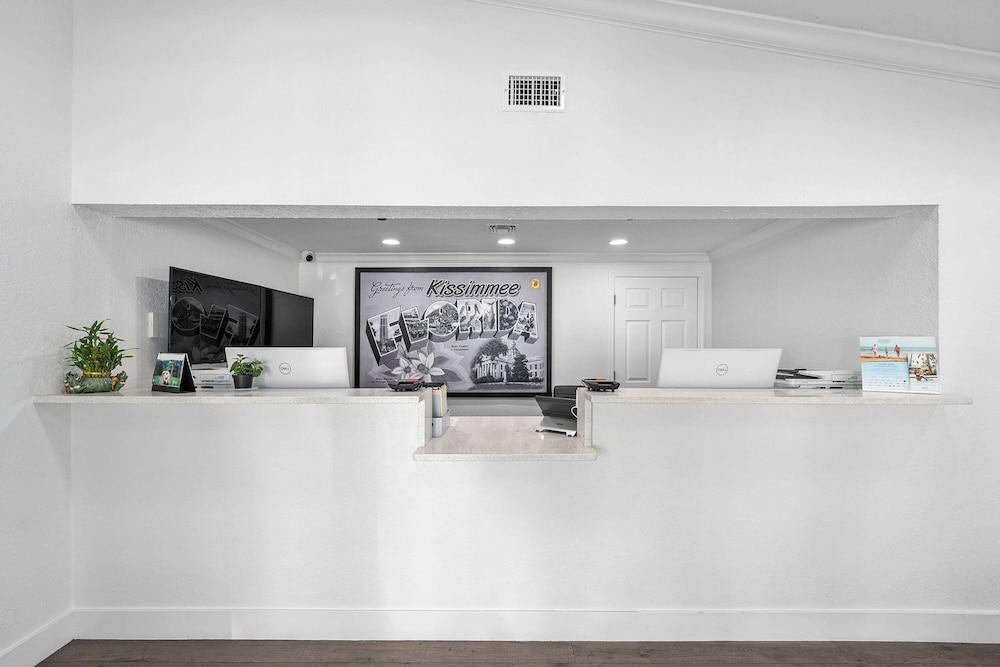 Super 8 by Wyndham Kissimmee/Orlando photo 2