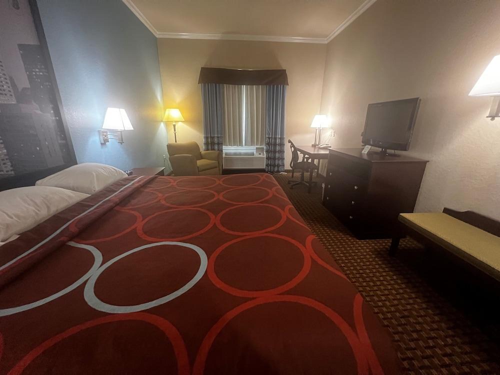 Super 8 by Wyndham IAH West/Greenspoint photo 27