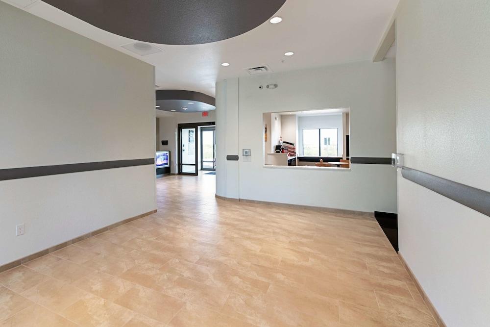 Studio 6 Austin, TX - Airport photo 33