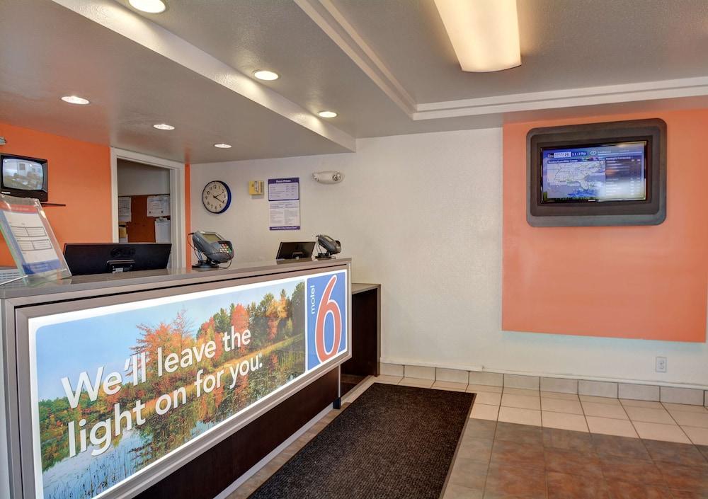 Motel 6 Chicopee, MA - Springfield photo 2