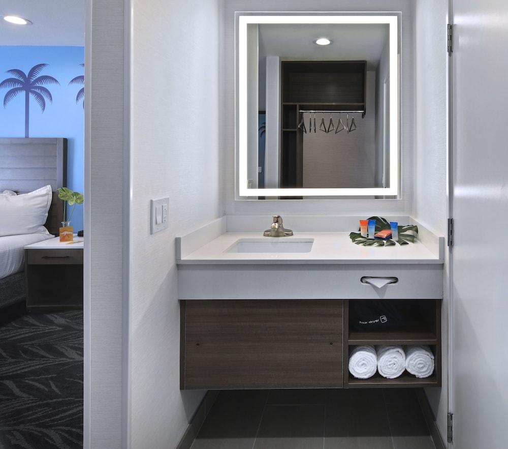 Tropicana Inn and Suites photo 4