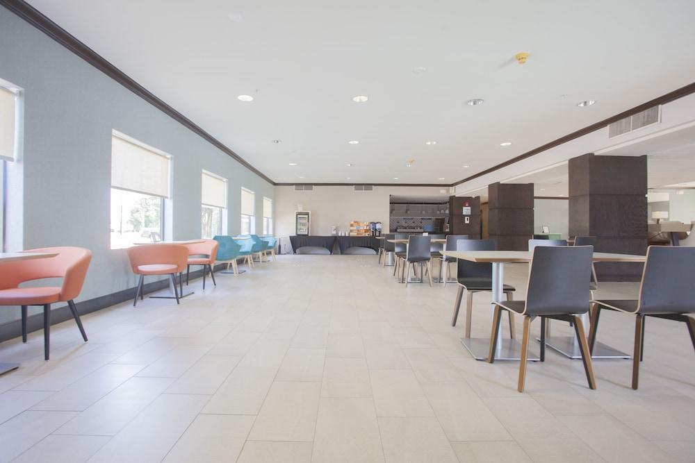 Holiday Inn & Suites Spring- The Woodlands Area by IHG photo 37