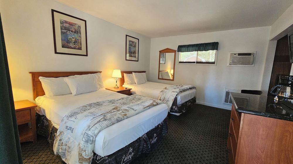 Cedar Lodge Motel photo 44