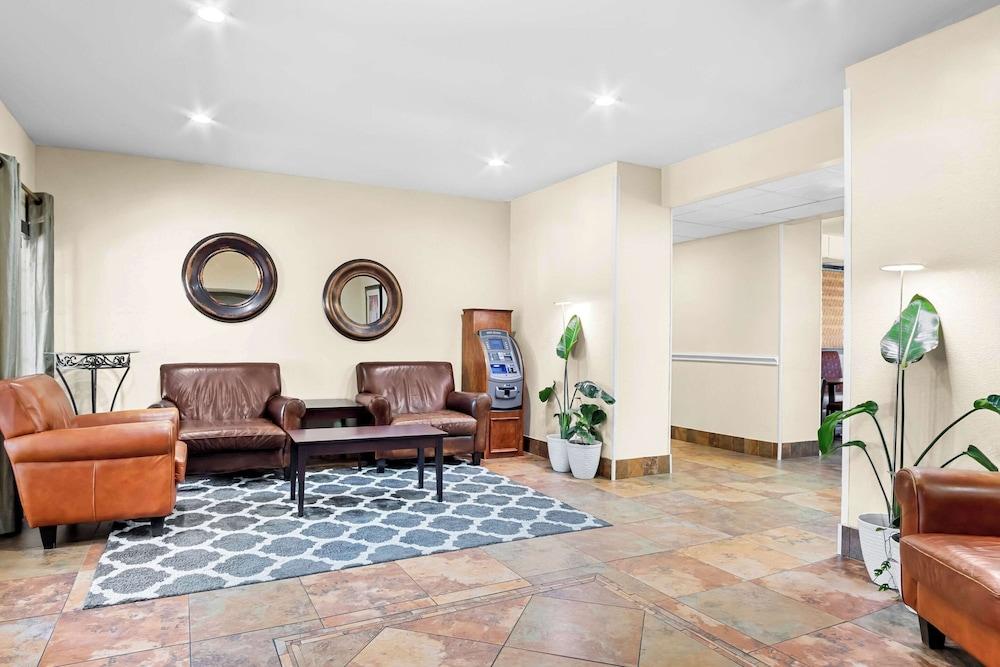 MainStay Suites Addison-Dallas photo 5