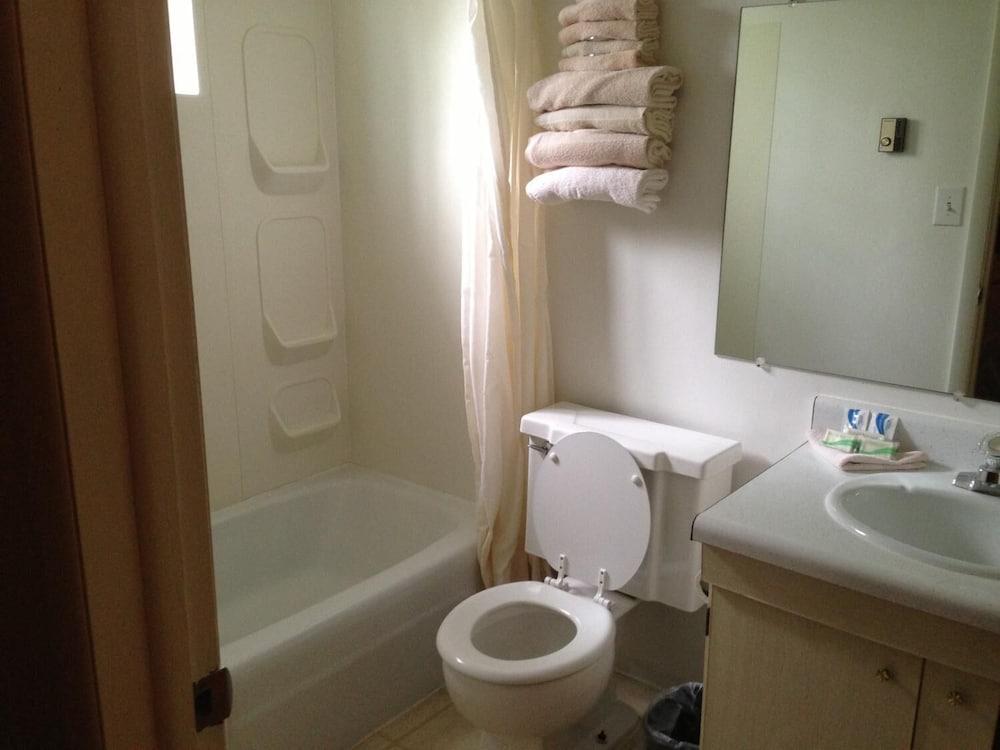 Capri Motel photo 12