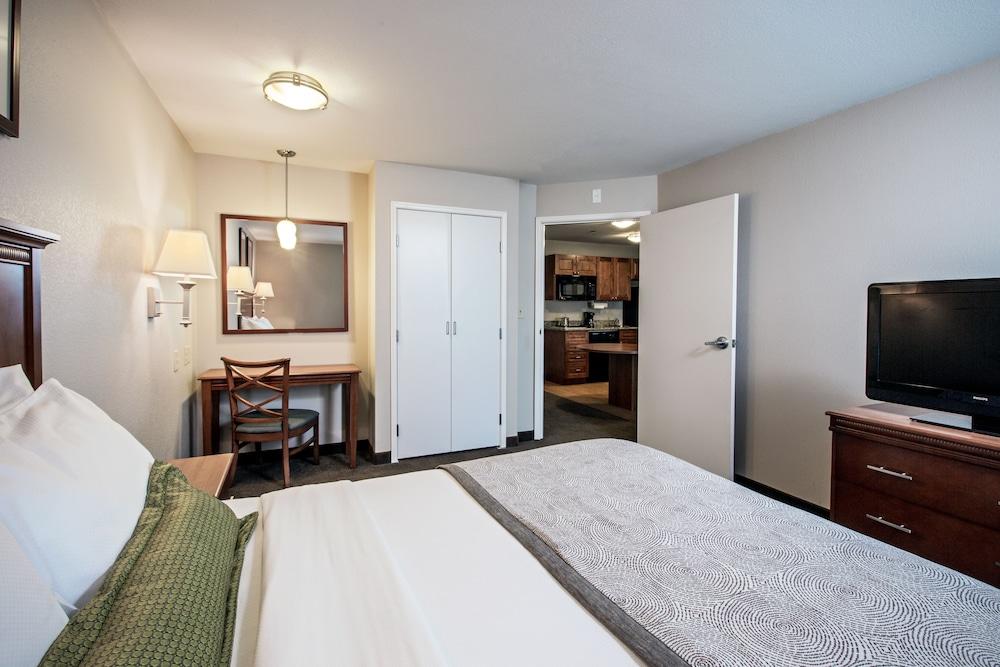 Candlewood Suites Perrysburg by IHG photo 4