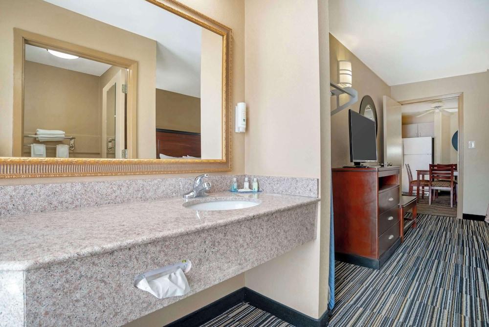 Quality Inn Brookhaven photo 15