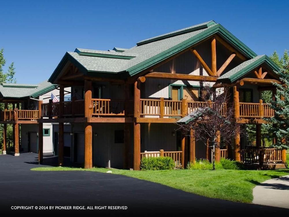 Saddle Creek Townhomes by Pioneer Ridge Management photo 12