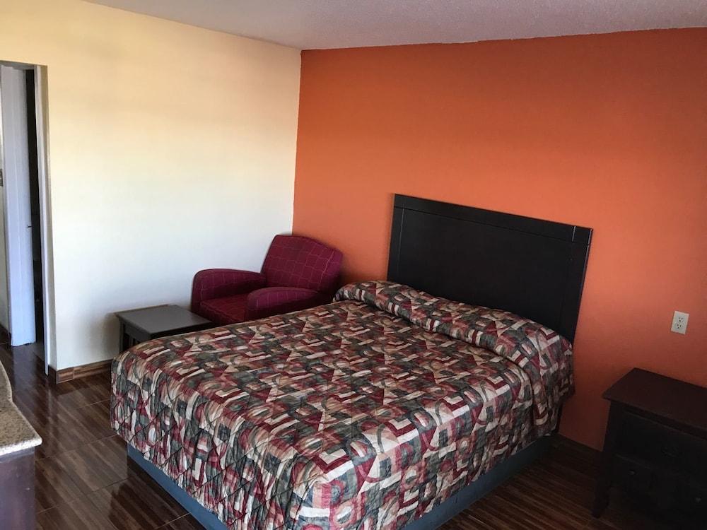 Scottish Inns & Suites photo 10