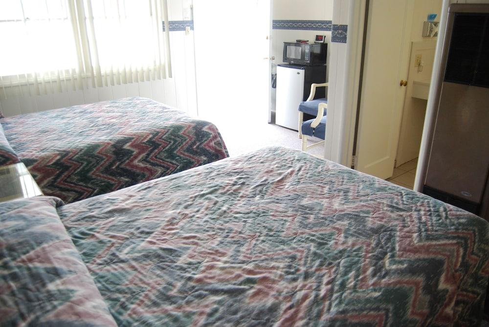 Redwood Motel photo 32