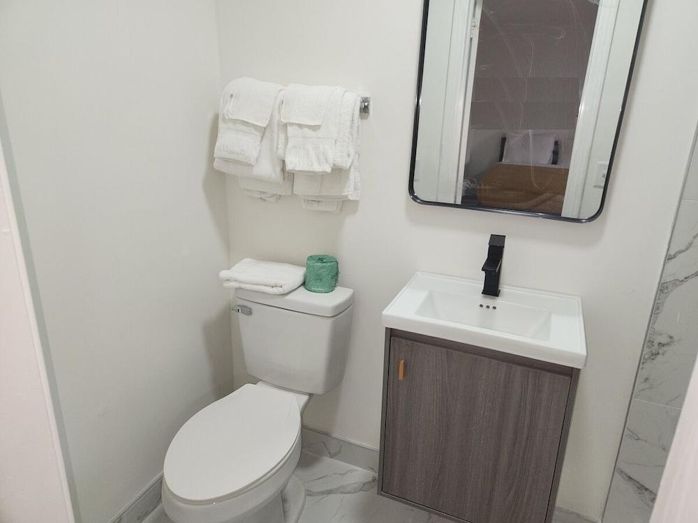 Economy Inn photo 9