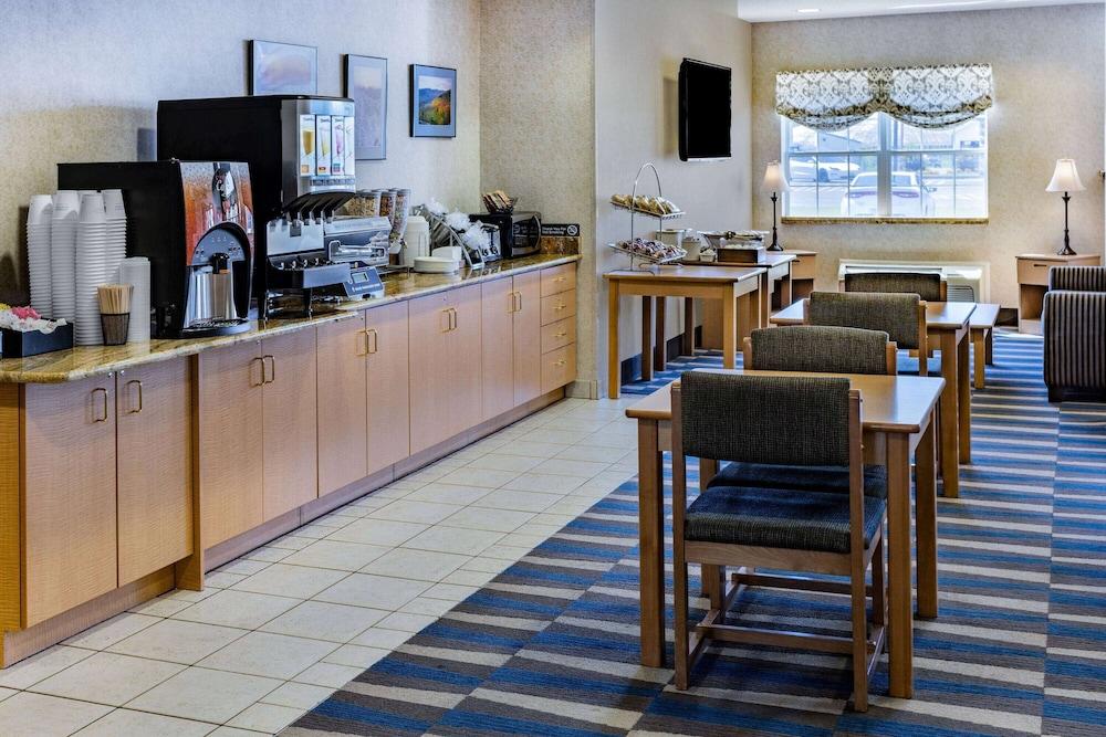 Microtel Inn & Suites by Wyndham Plattsburgh photo 39