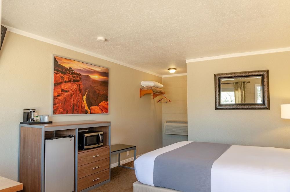 Mountain Ridge Cabins and Lodging photo 6