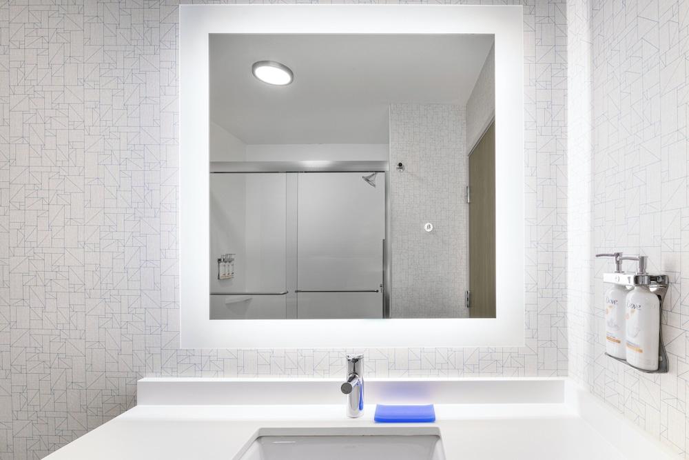 Holiday Inn Express & Suites Phoenix East - Gilbert by IHG photo 21