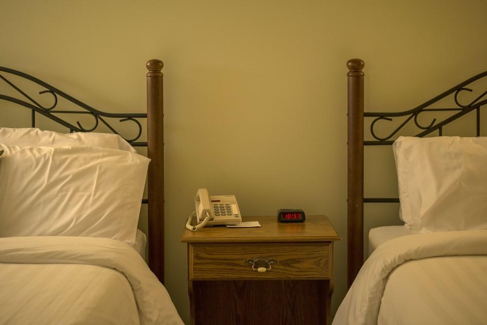 Sugarcreek Village Inn photo 17
