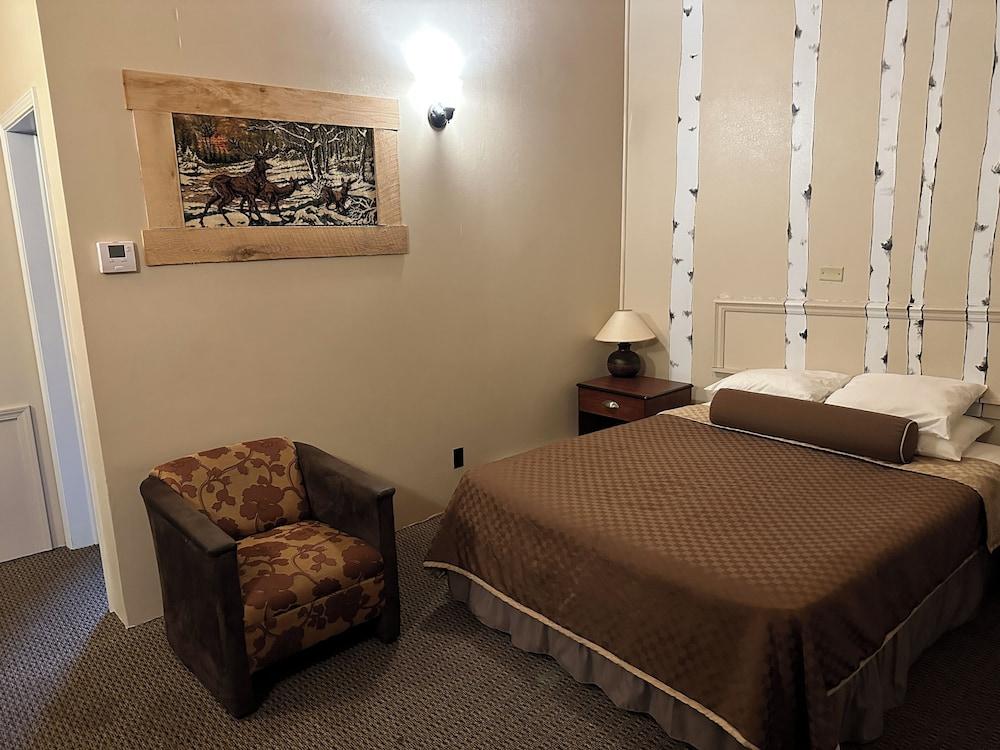 Cedar Hill Lodge photo 5
