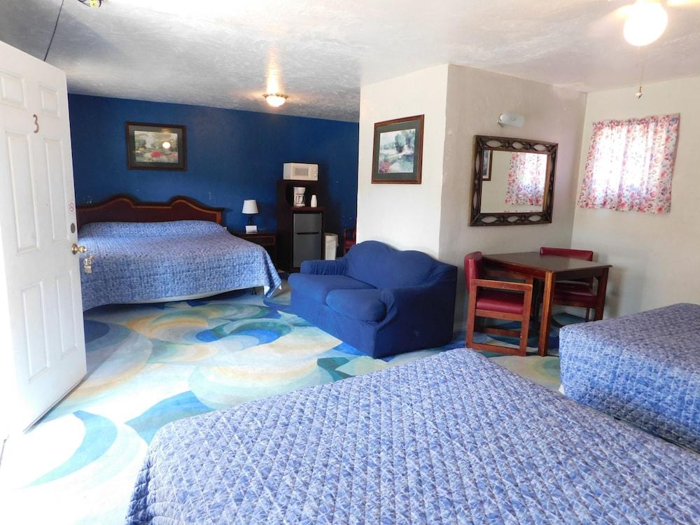 Little Shamrock Motel photo 25