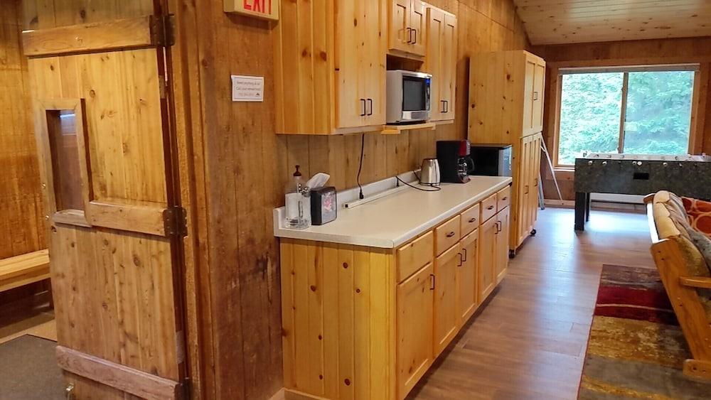 Rustic Woodland Lodge photo 8