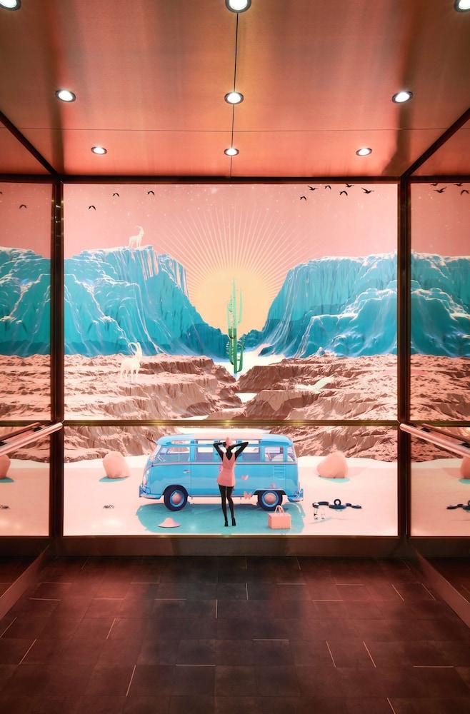 Virgin Hotel Las Vegas, Curio Collection by Hilton photo 2