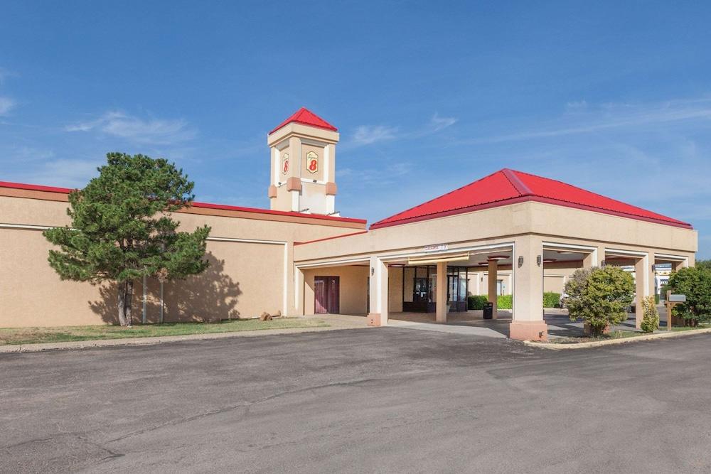 Super 8 by Wyndham Plainview photo 6
