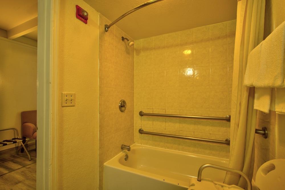 Clearwater Hotel photo 72