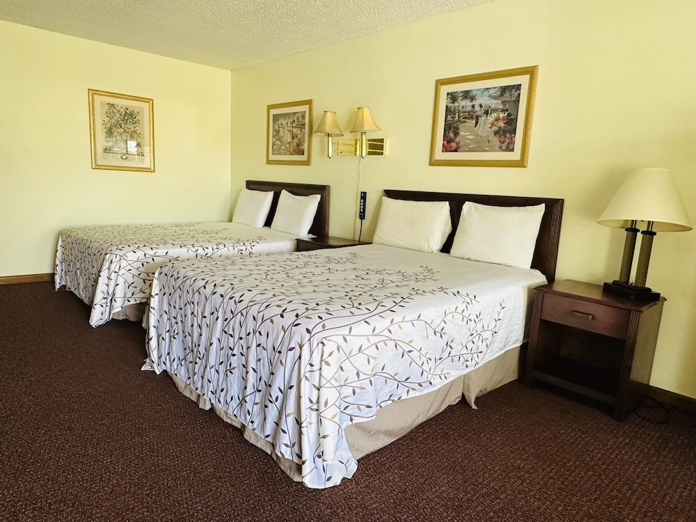 Four Seasons Motel photo 13