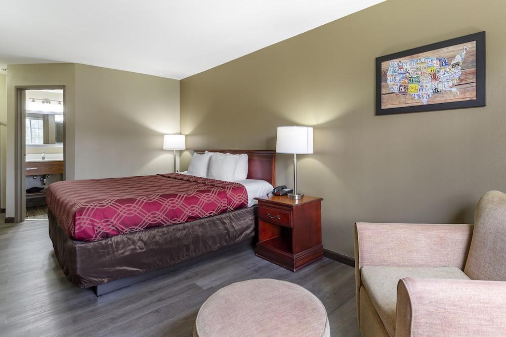 Econo Lodge Inn & Suites Dickson photo 21