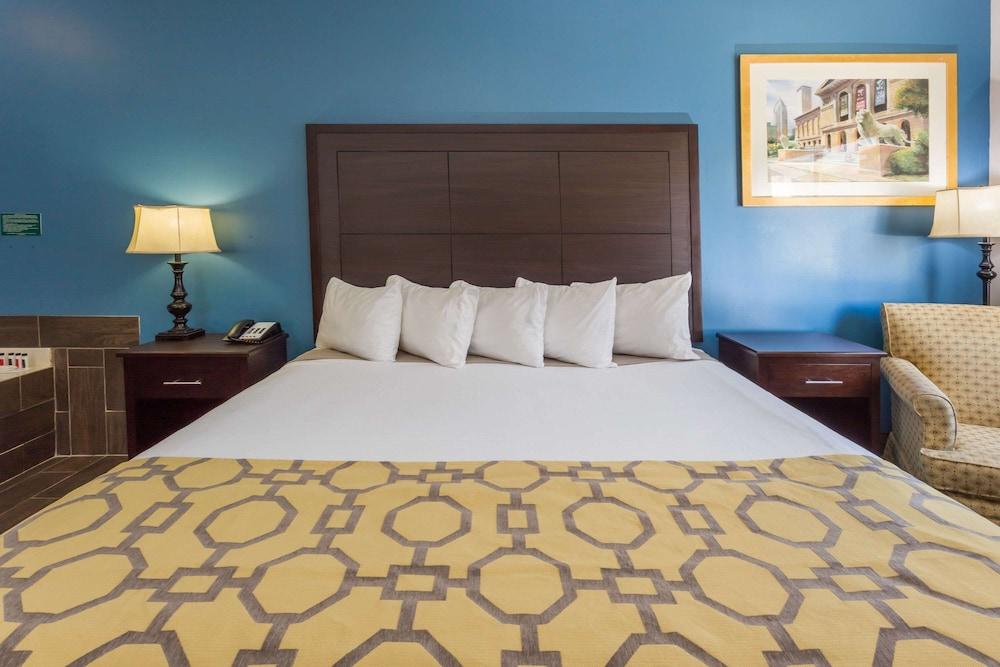 Baymont by Wyndham Anderson photo 10