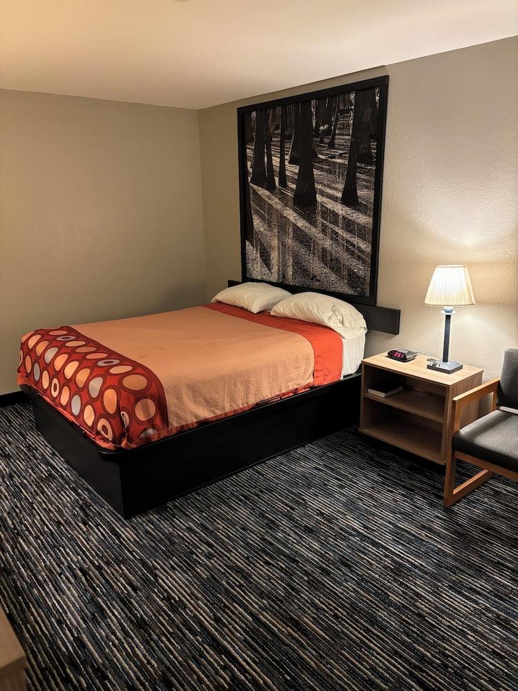 Super 8 Springfield North I-44 photo 11