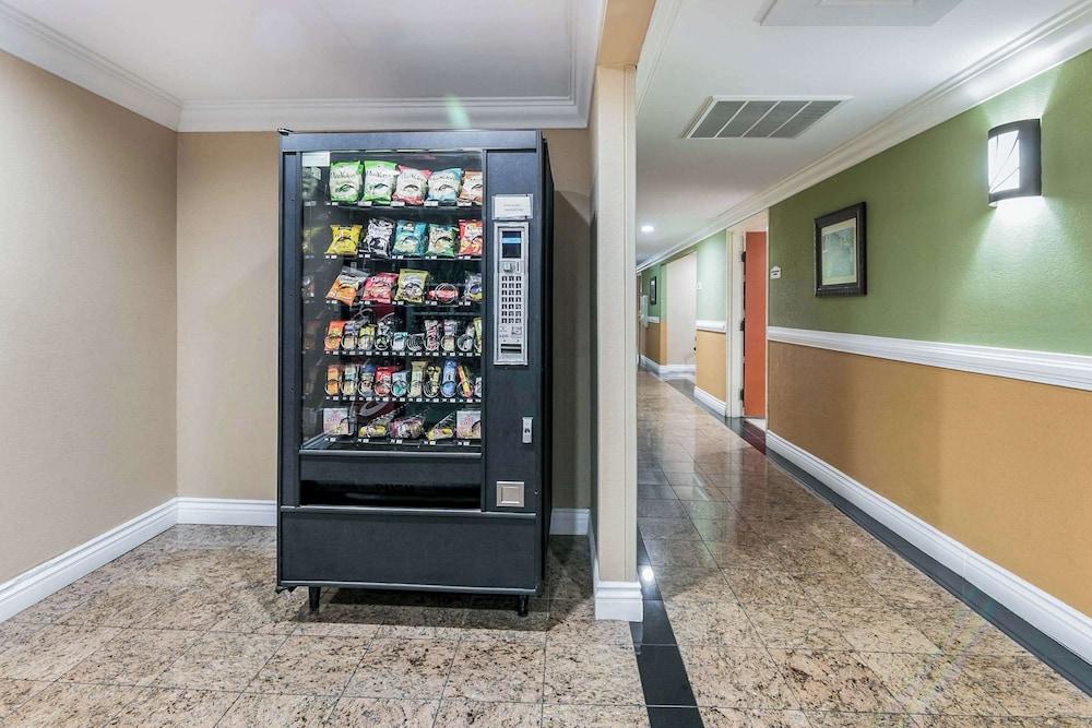 Quality Inn & Suites photo 14