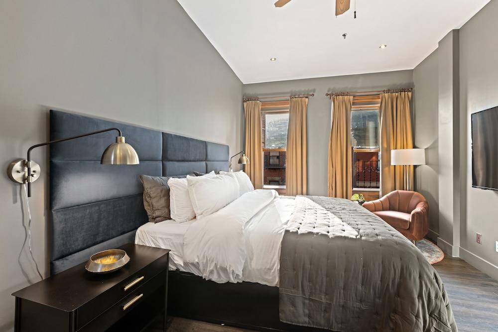 The Historic Blue Moon Hotel - NYC photo 11