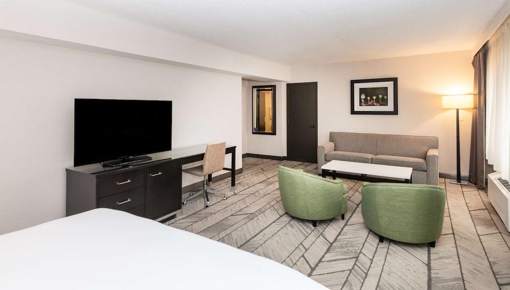 DoubleTree by Hilton Newark Penn Station photo 47