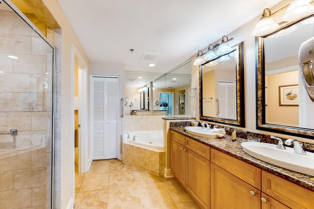 Azure Condominiums photo 42