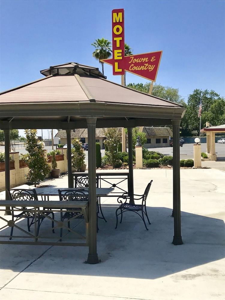 Town & Country Motel photo 26