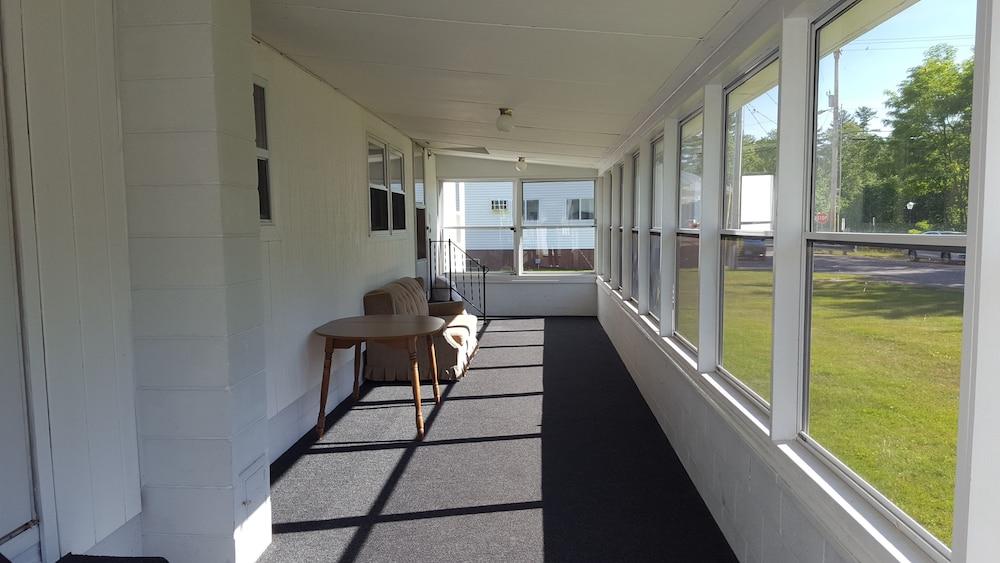 Riverbank Motel and Cabins photo 39