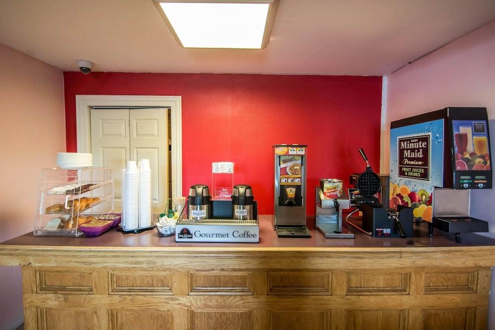 Econo Lodge Hornell photo 2
