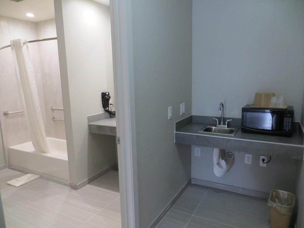 Crystal Inn - Sugar Land photo 9