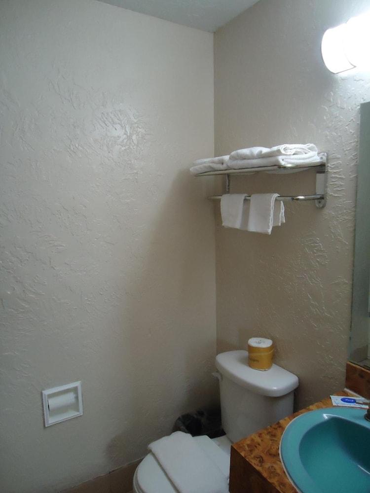 Budget Inn photo 30