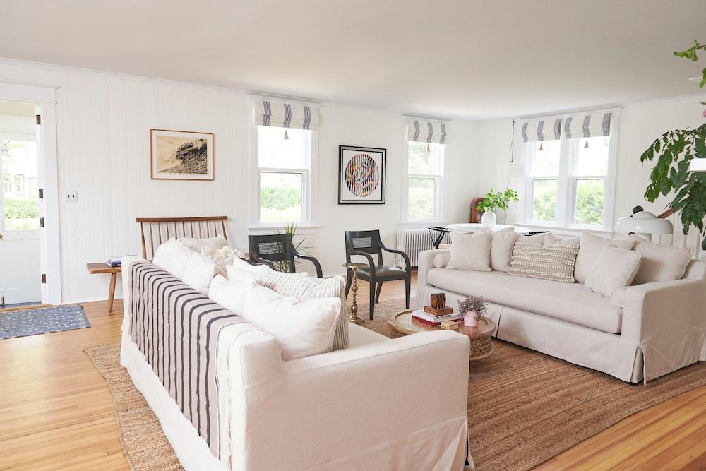 Bellport Inn photo 35
