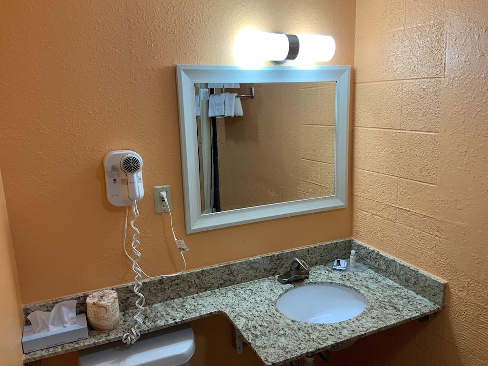 Frontier Motel photo 54