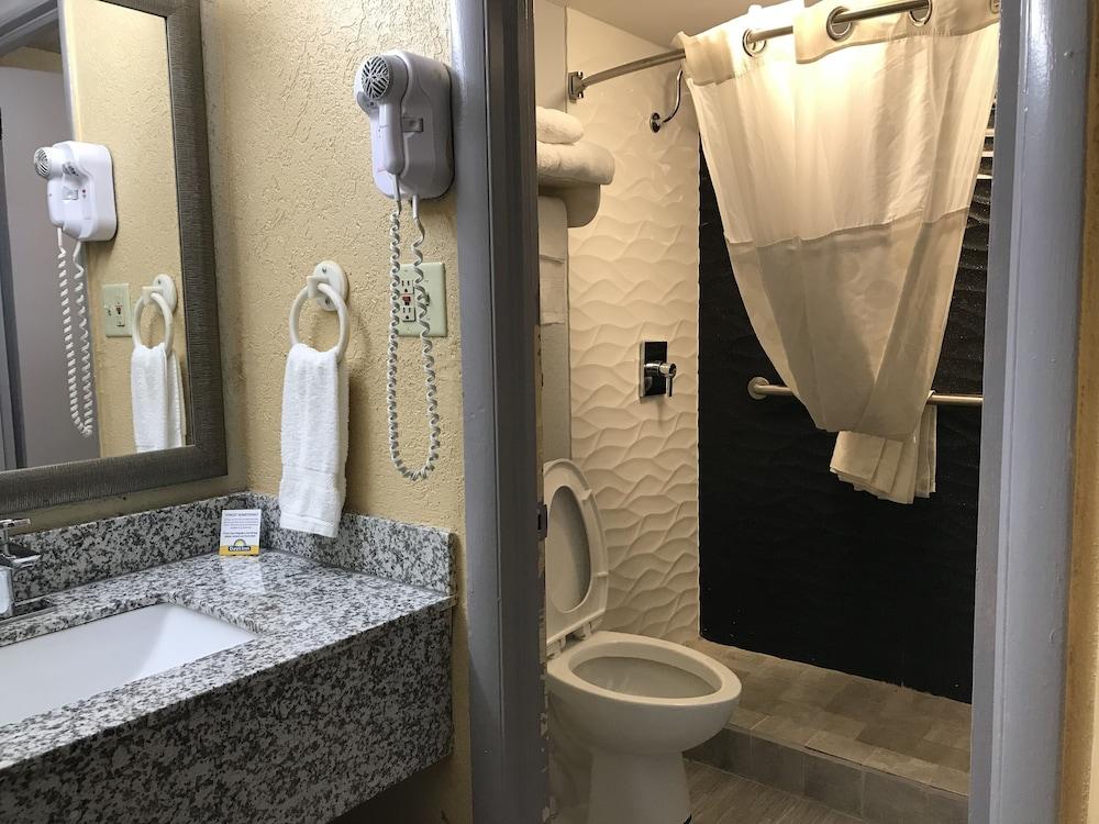 Royal Inn photo 44