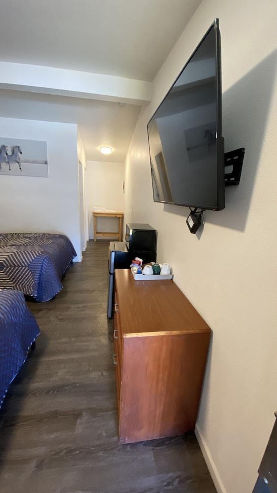 Golden Kent Motel photo 38