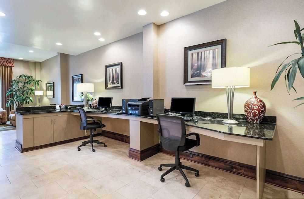 Comfort Suites Leesville near Fort Johnson photo 61