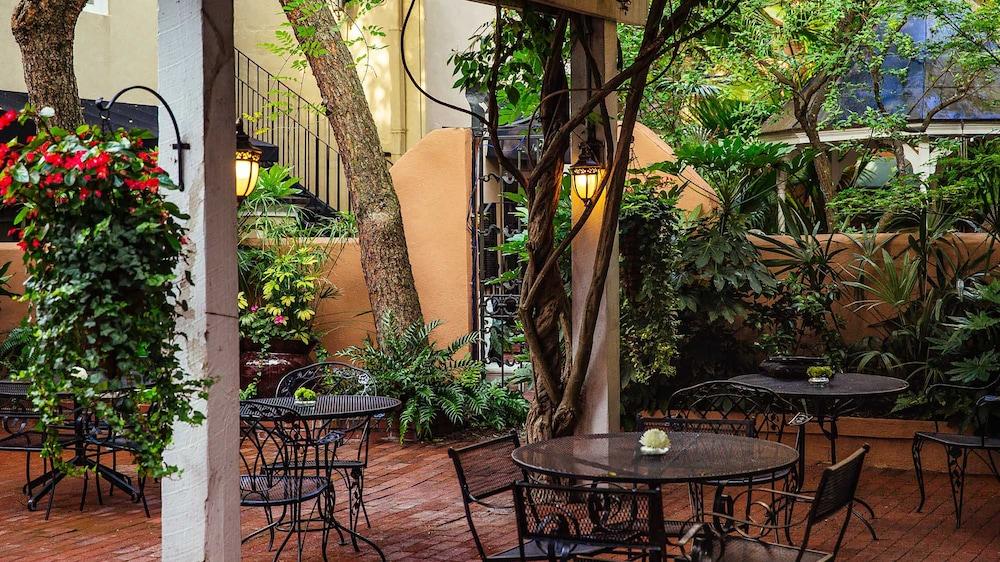 Elliott House Inn photo 33