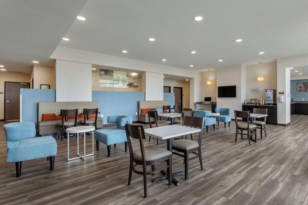 Sleep Inn & Suites Milwaukee/Franklin photo 19
