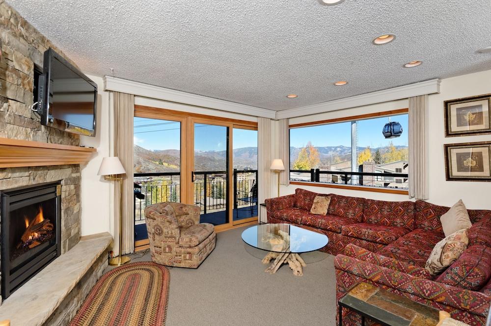 The Crestwood Condominiums photo 52